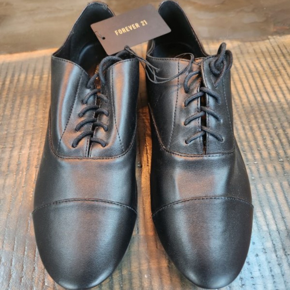 Black Laced Oxford Style Flats (Faux Leather)